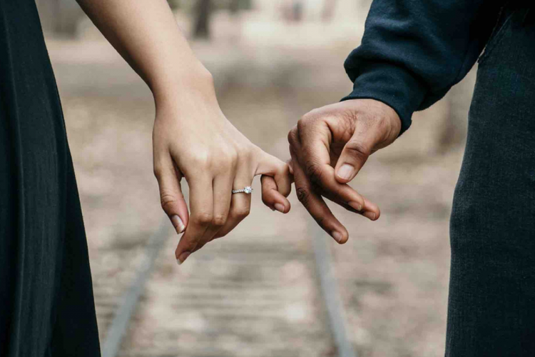 Couple Reconnecting: Rekindling Love and Save a Marriage on the Edge of Divorce